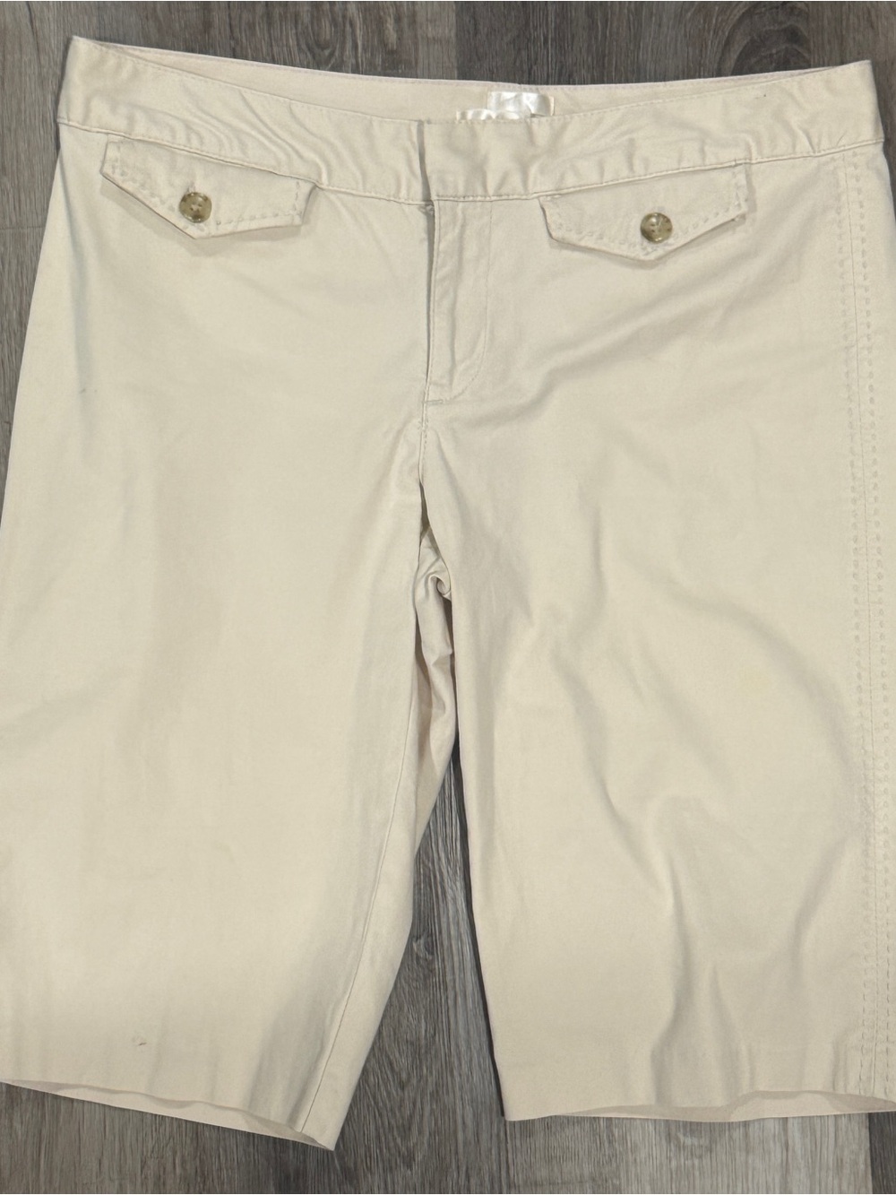 Old Navy Women's Cream Bermuda Shorts